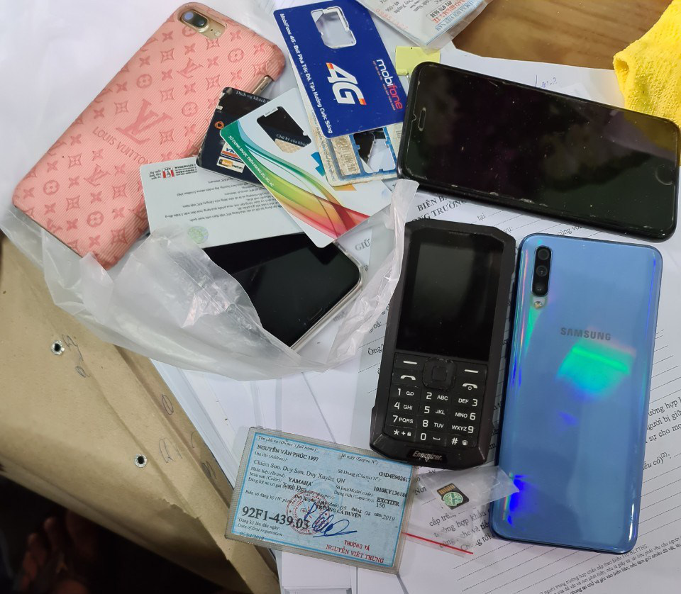 Bắt khẩn cấp đối tượng chiếm đoạt tiền ủng hộ người phụ nữ mất chồng ở R&agrave;o Trăng 3 - Ảnh 3.