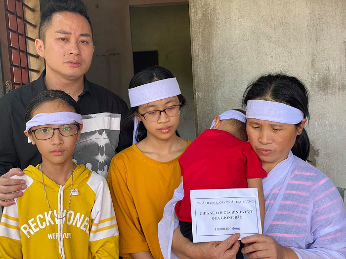 Ca sĩ Thanh Lam, T&ugrave;ng Dương tặng mỗi gia đ&igrave;nh thiệt hại do mưa lũ ở H&agrave; Tĩnh 10 triệu đồng - Ảnh 2.