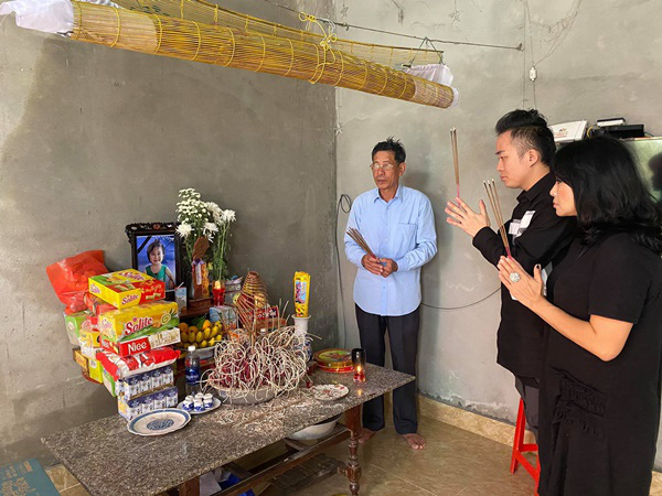 Ca sĩ Thanh Lam, T&ugrave;ng Dương tặng mỗi gia đ&igrave;nh thiệt hại do mưa lũ ở H&agrave; Tĩnh 10 triệu đồng - Ảnh 3.
