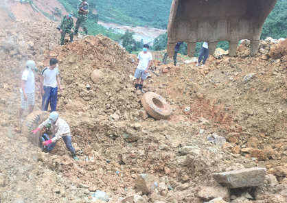 Ch&ugrave;m ảnh, Clip: Gian nan t&igrave;m kiếm 17 c&ocirc;ng nh&acirc;n mất t&iacute;ch R&agrave;o Trăng 3 - Ảnh 14.