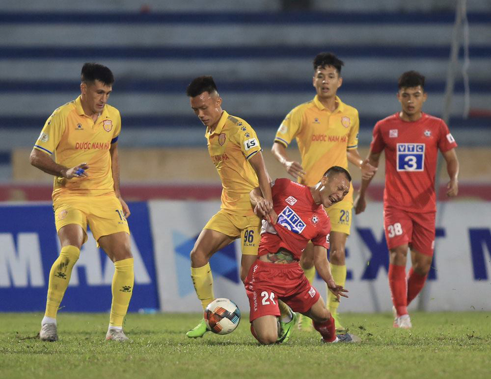 Nam Định lo rớt hạng
