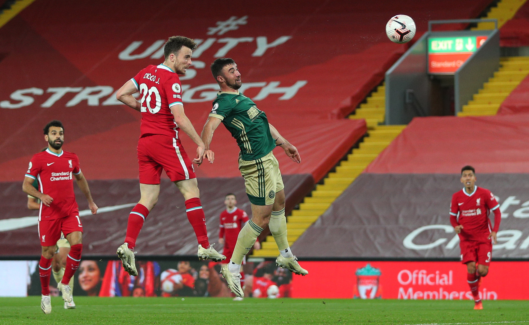 Ngược dòng ở Anfield, Liverpool chật vật đánh bại Sheffield United