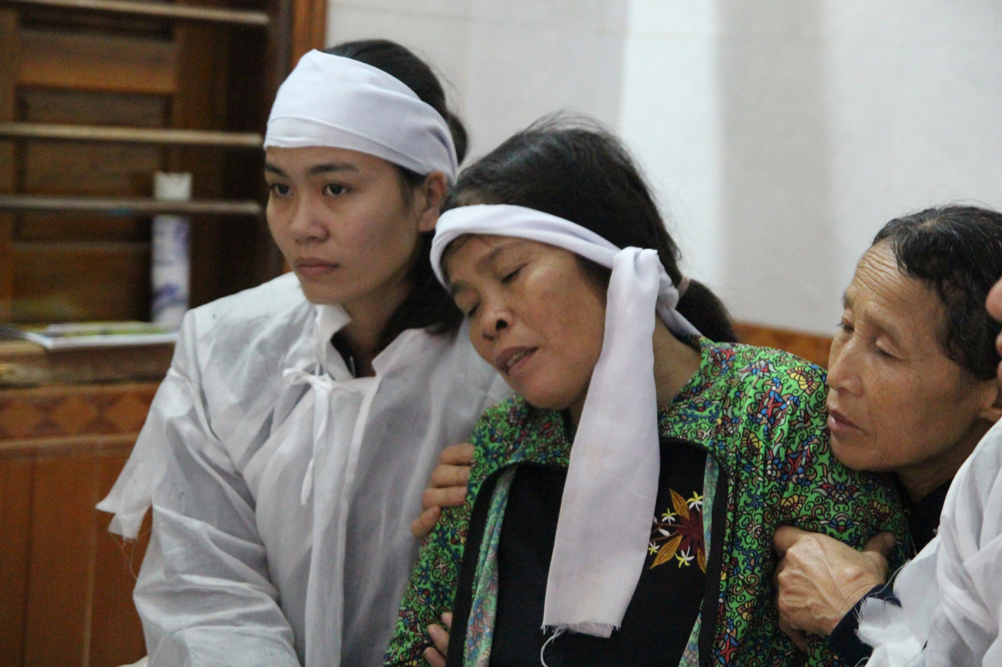 Tang thương phủ lấy xóm nghèo, nơi 4 phu trầm đi rừng bị núi sạt lở, vùi lấp - Ảnh 8.