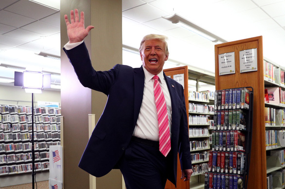 “Bầu cho một người tên Trump”, Tổng thống Trump “đánh” chớp nhoáng 3 bang