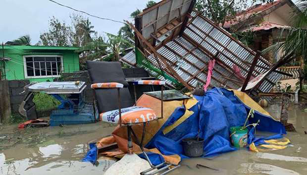 Bão Molave tàn phá một phần Philippines, hướng đến Việt Nam