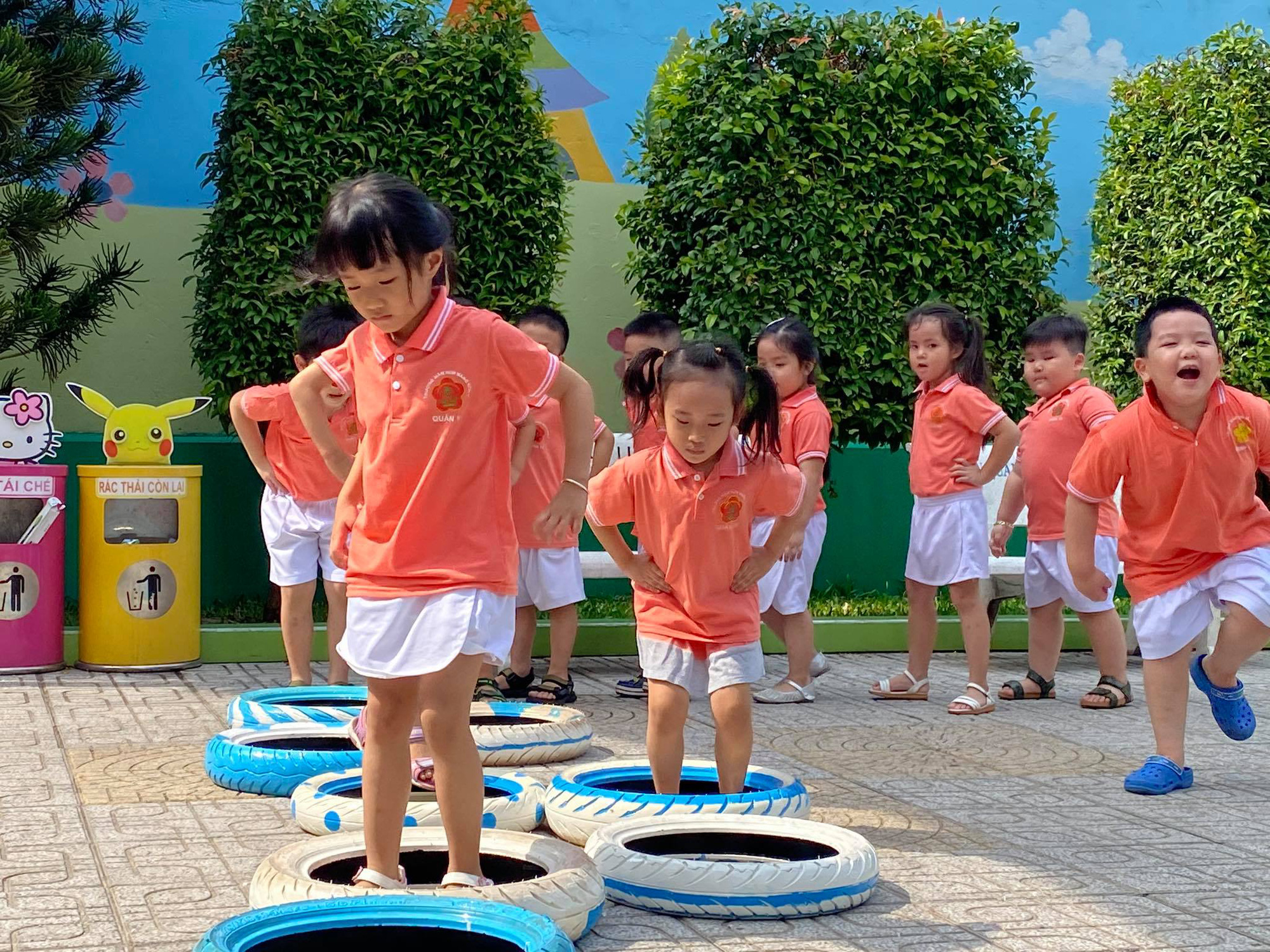 TP HCM tiếp tục kiến nghị được tuyển dụng vị trí y tế, kế toán trường học - Ảnh 1.