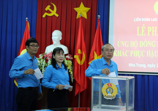 CNVC-LĐ cả nước hướng về miền Trung