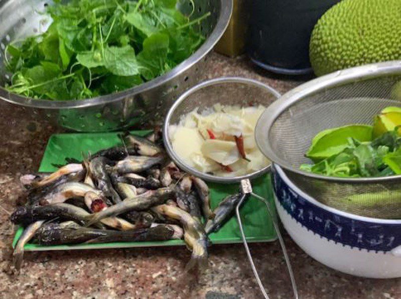 M&ugrave;a nước lụt bắt c&aacute; ngạnh ở miền Trung qu&ecirc; t&ocirc;i - Ảnh 4.