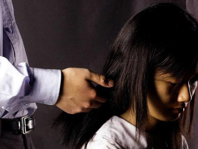 Tôi bàng hoàng phát hiện sếp gạ gẫm vợ sắp cưới của mình