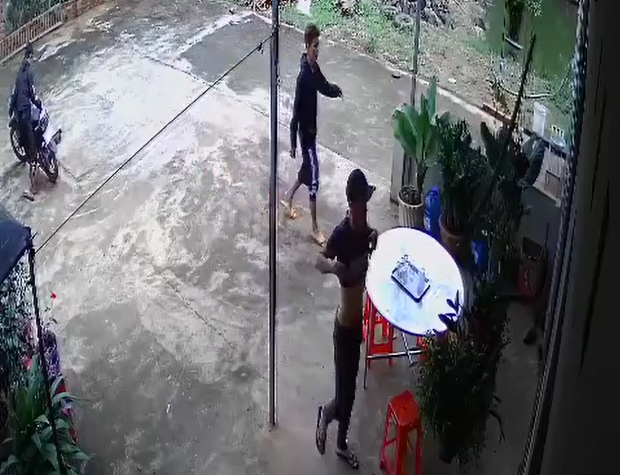 CLIP: Ba thanh niên dàn cảnh trộm... 1 giò phong lan!
