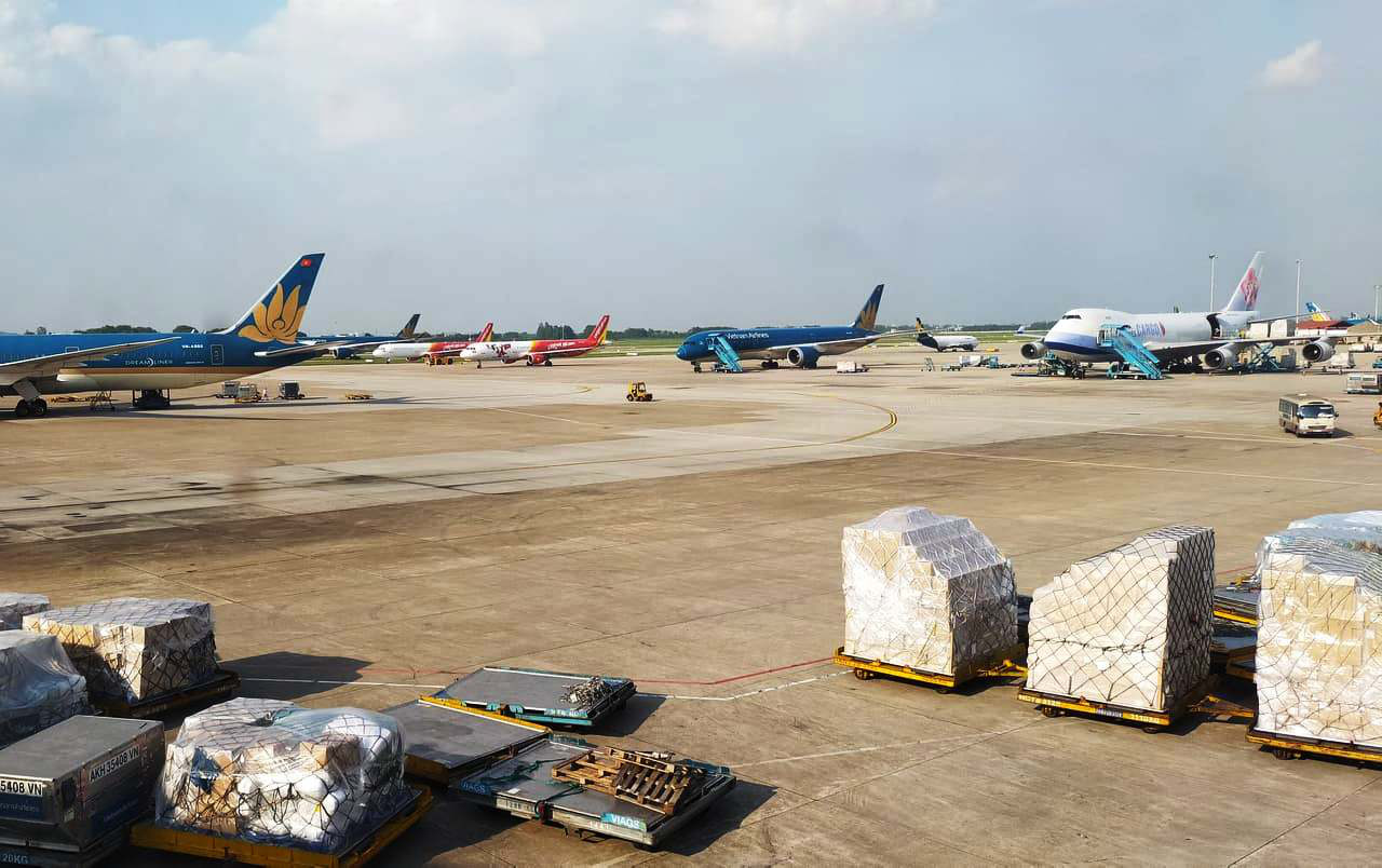 Tạm đóng cửa 5 sân bay, huỷ hàng trăm chuyến bay do bão số 9