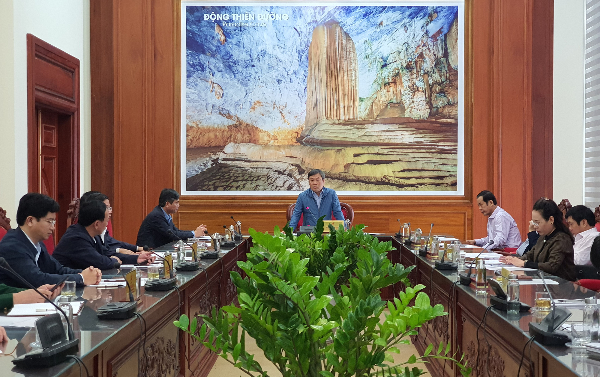 Quảng B&igrave;nh: Cắt giảm nhiều hạng mục trang tr&iacute; ng&agrave;y Đại hội Đảng bộ, nhằm chăm lo người d&acirc;n v&ugrave;ng lũ - Ảnh 1.