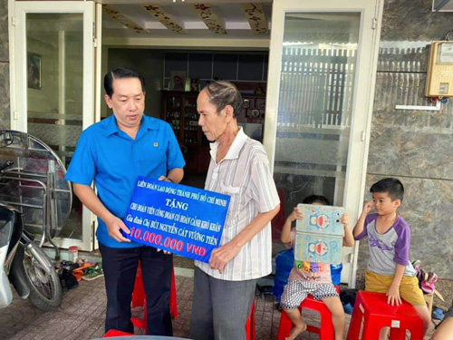 Hỗ trợ gia đình đoàn viên khó khăn