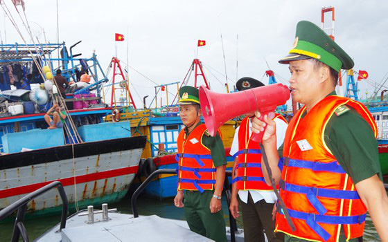 B&igrave;nh Định khẩn trương di dời c&aacute;c hộ d&acirc;n trước 17 giờ h&ocirc;m nay tr&aacute;nh b&atilde;o số 9 - Ảnh 3.