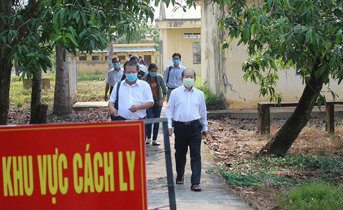 Khẩn cấp truy tìm 3 người Trung Quốc trốn khỏi khu cách ly Covid-19