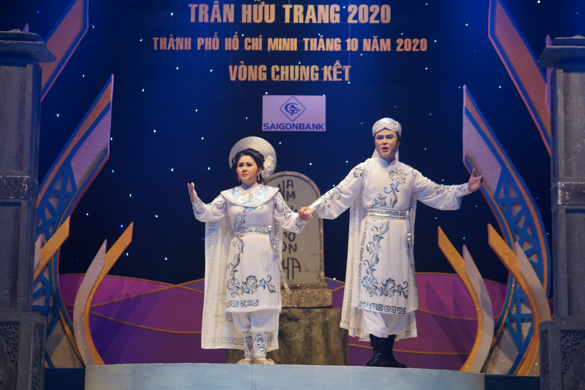 Lê Thanh Thảo, Võ Thành Phê hút hồn khán giả đêm chung kết 1 Trần Hữu Trang
