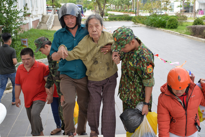 TS Nguyễn Ngọc Huy: Khẩn cấp sơ tán tránh bão số 9 trước 19 giờ hôm nay!