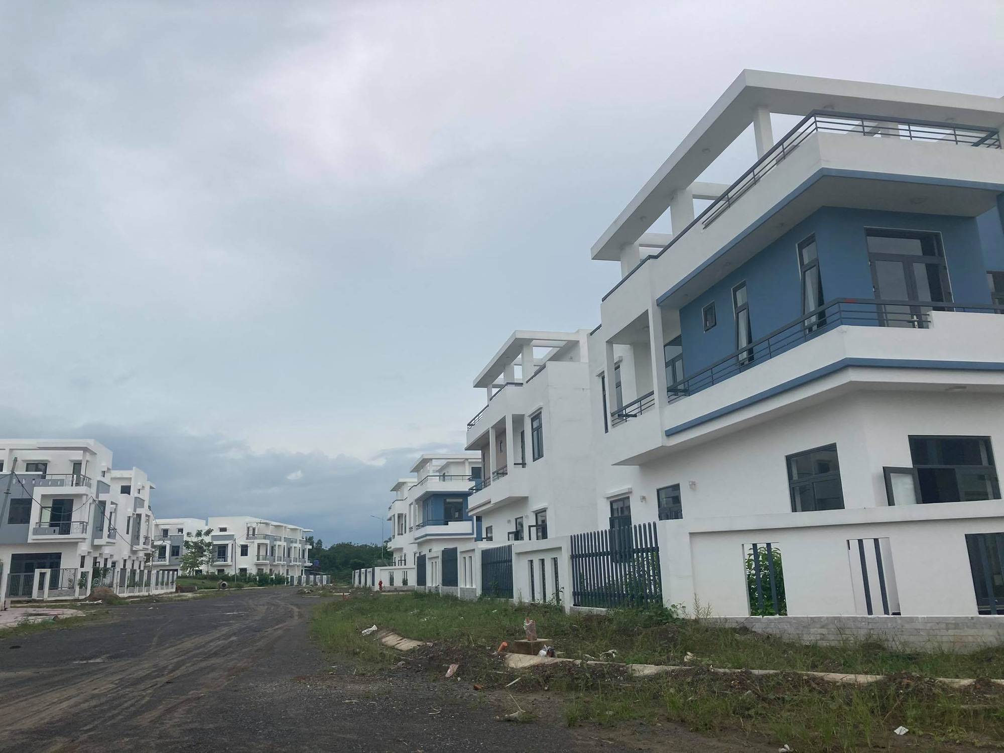 Ngỡ ngàng với gần 500 biệt thự, nhà liền kề xây lụi ở Đồng Nai - Ảnh 4.