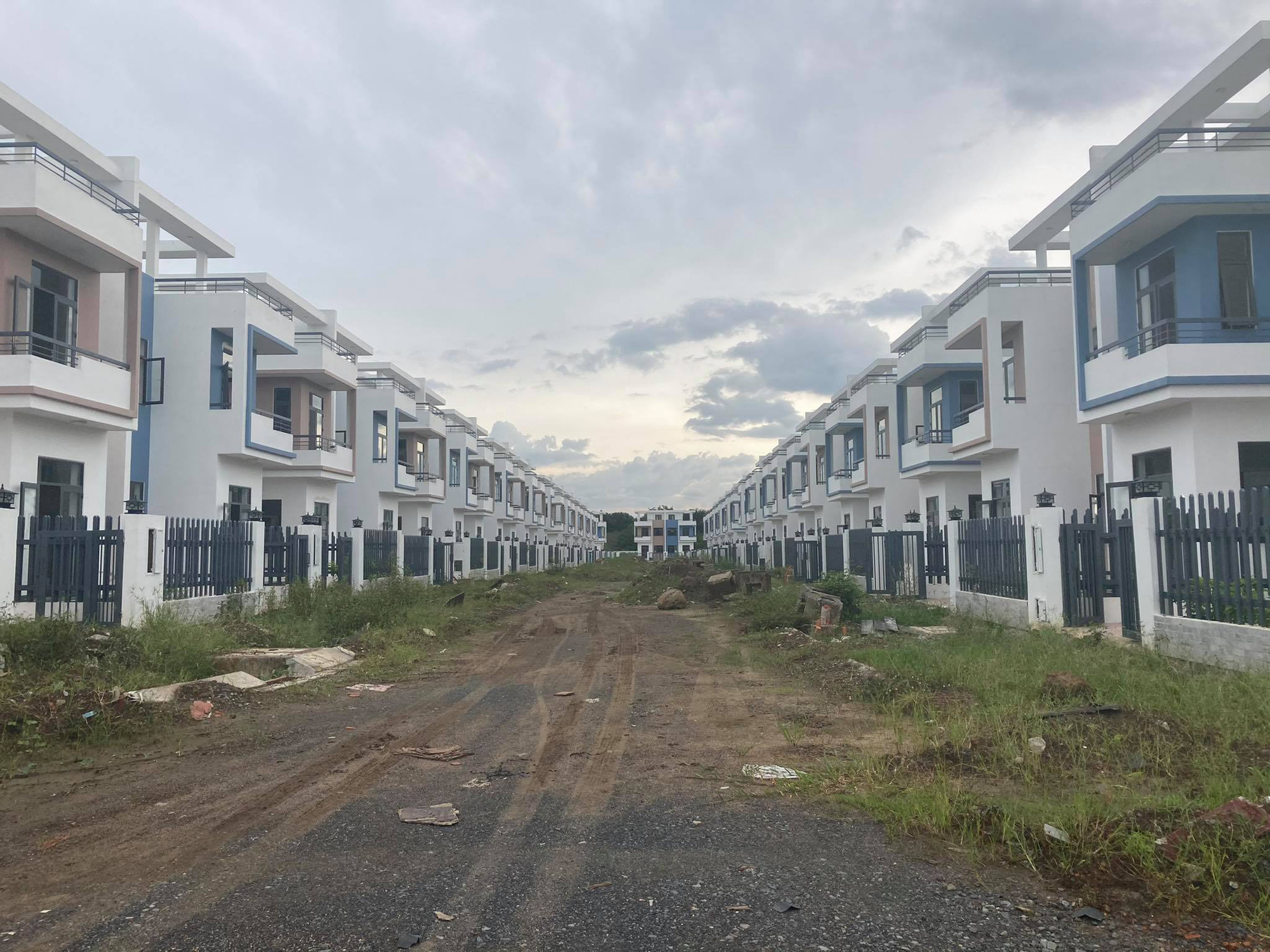 Ngỡ ngàng với gần 500 biệt thự, nhà liền kề xây lụi ở Đồng Nai - Ảnh 11.