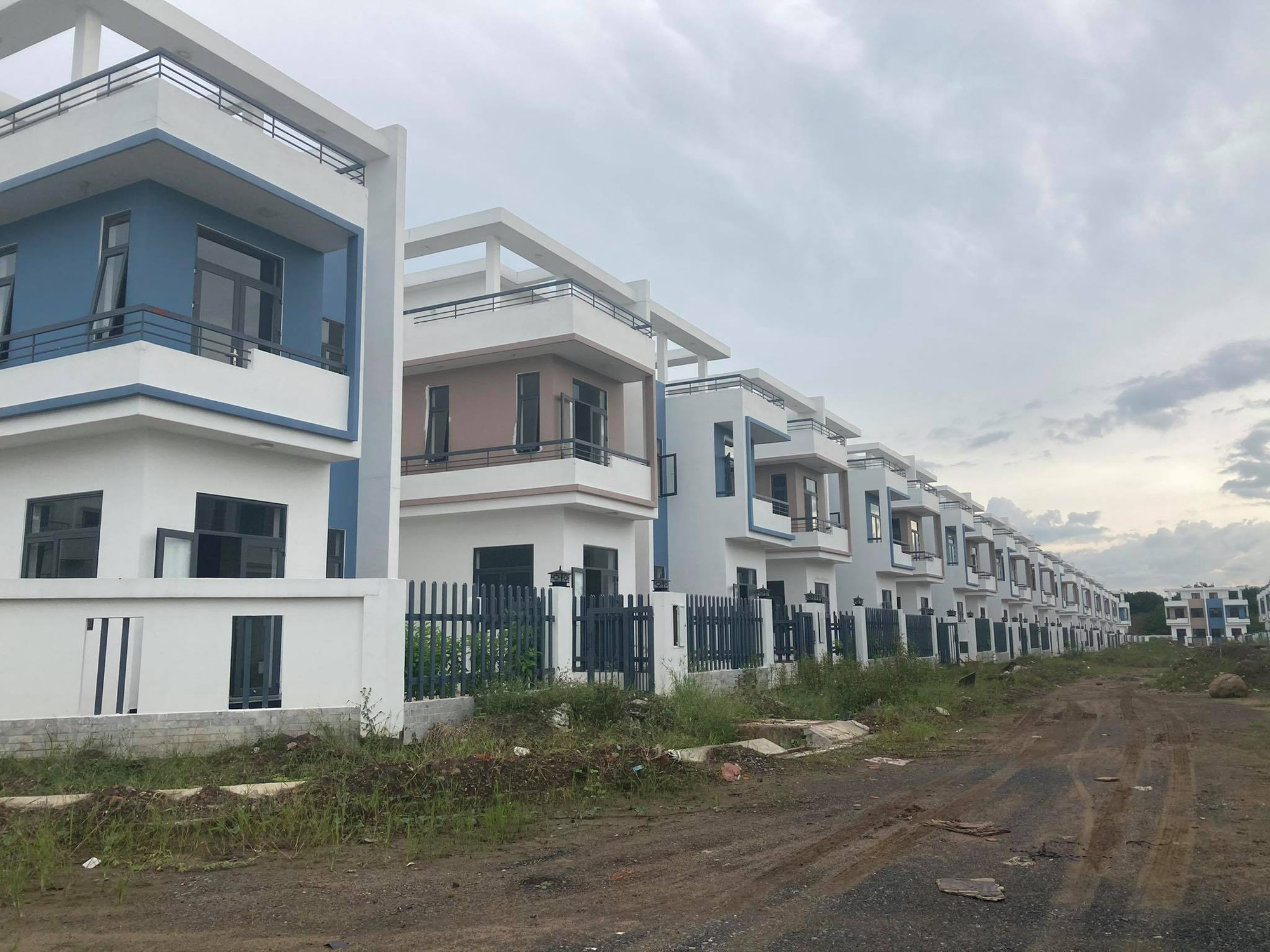 Ngỡ ngàng với gần 500 biệt thự, nhà liền kề xây lụi ở Đồng Nai - Ảnh 6.