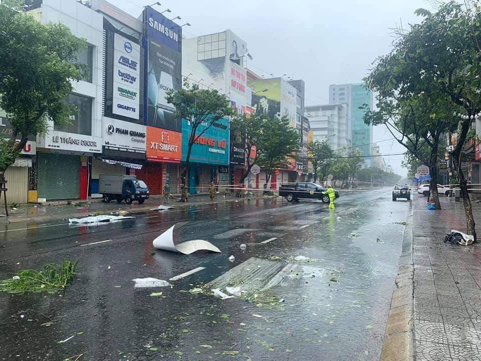 B&atilde;o số 9: Đ&agrave; Nẵng c&uacute;p điện nhiều nơi, c&acirc;y cối ng&atilde; đổ - Ảnh 7.