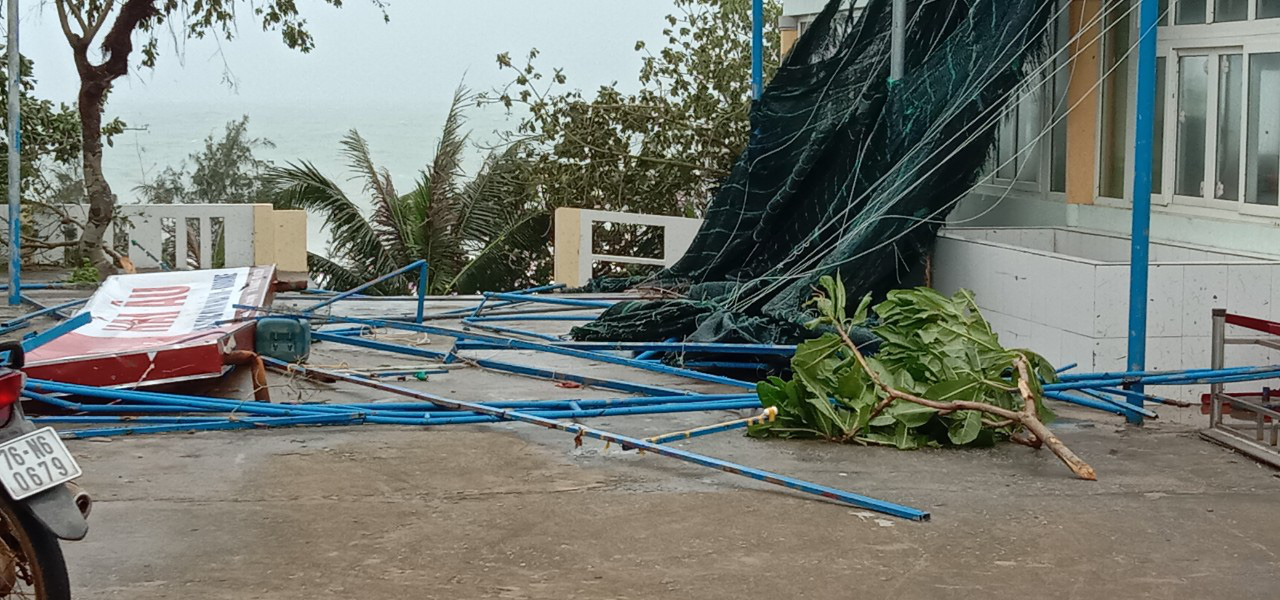 CẬN CẢNH: B&atilde;o số 9 t&agrave;n ph&aacute; L&yacute; Sơn khủng khiếp - Ảnh 15.