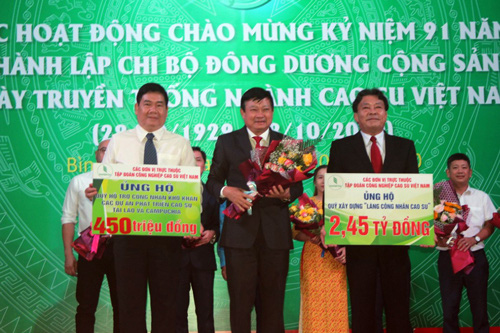 Đóng góp gần 5,6 tỉ đồng xây dựng làng công nhân cao su