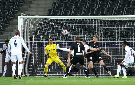 Ngược d&ograve;ng nghẹt thở tr&ecirc;n đất Đức, Real Madrid vẫn xếp ch&oacute;t bảng Champions League - Ảnh 1.