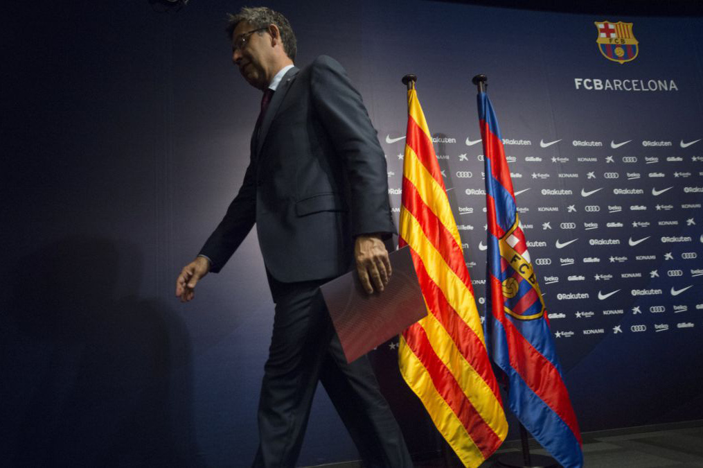 &Ocirc;ng tr&ugrave;m Bartomeu từ chức, Barcelona mơ ng&agrave;y trở lại - Ảnh 2.
