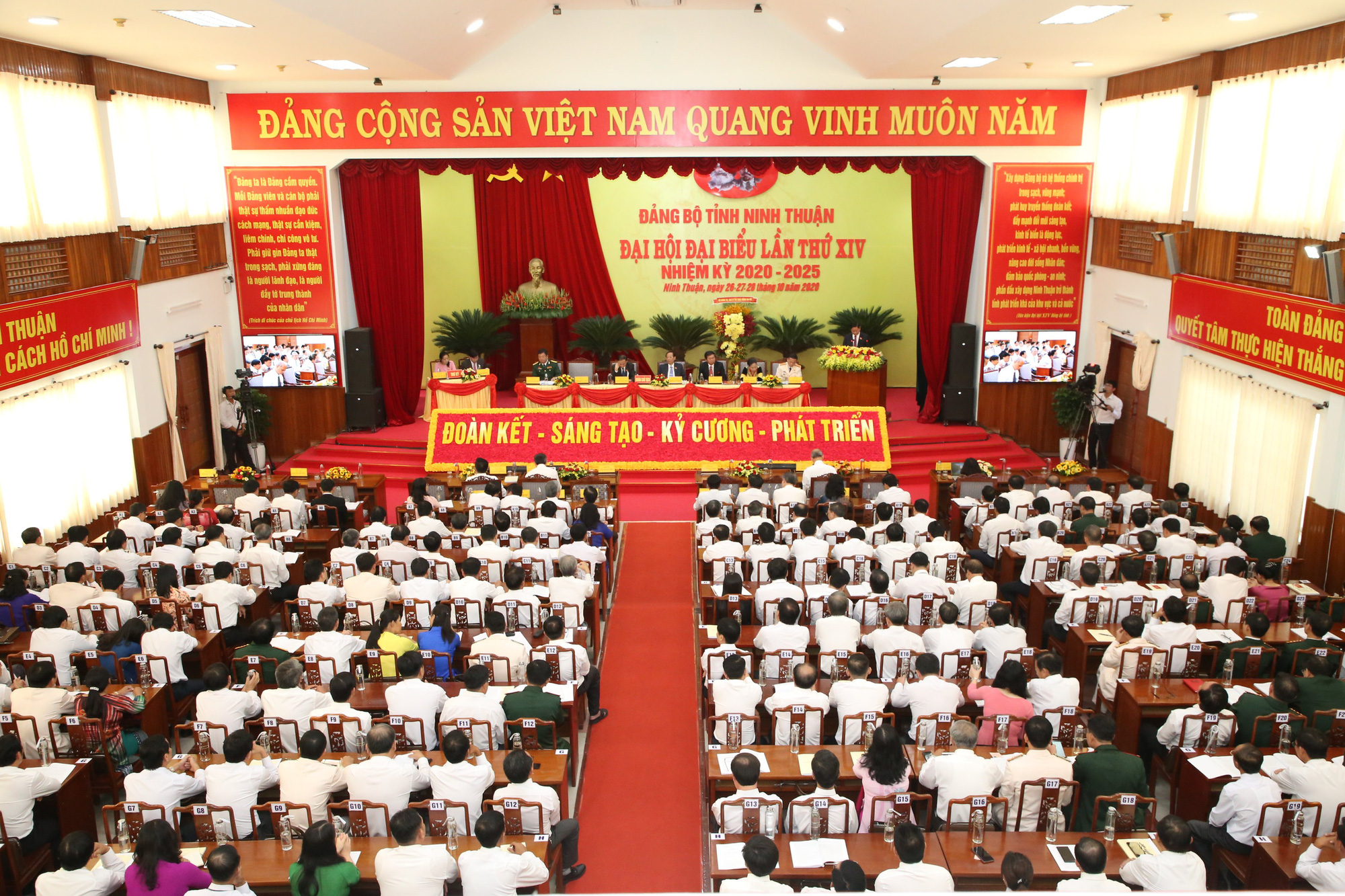 &Ocirc;ng Nguyễn Đức Thanh t&aacute;i đắc cử chức B&iacute; thư Tỉnh ủy Ninh Thuận - Ảnh 2.