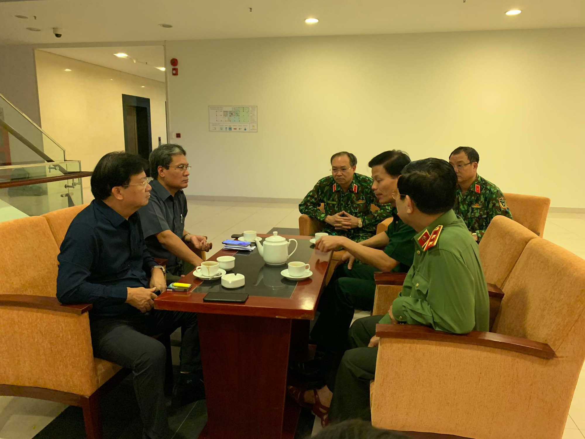 Phó thủ tướng Trịnh Đình Dũng: Bà con yên tâm tránh bão, công an sẽ bảo vệ tài sản cho dân - Ảnh 8.