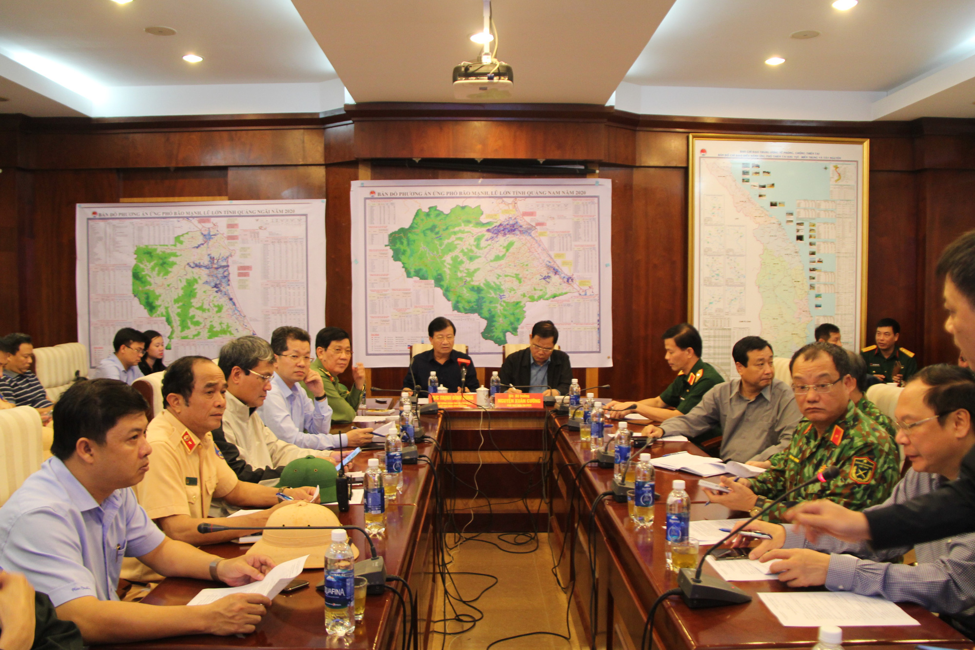 10 giờ s&aacute;ng nay 28-10, b&atilde;o số 9 đổ bộ: Họp khẩn b&agrave;n c&ocirc;ng t&aacute;c ứng ph&oacute; l&uacute;c nửa đ&ecirc;m - Ảnh 2.