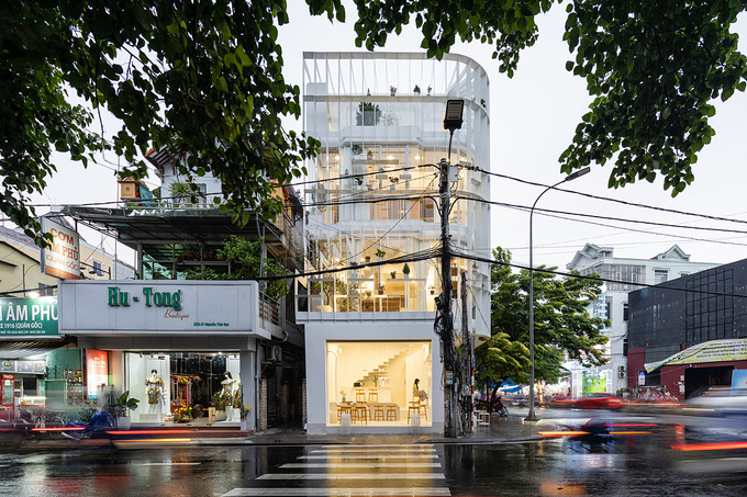 Ng&ocirc;i nh&agrave; như lồng chim giữa phố - Ảnh 1.
