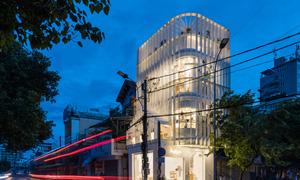 Ng&ocirc;i nh&agrave; như lồng chim giữa phố - Ảnh 15.