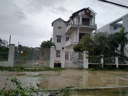VIDEO: Quảng Ngãi tan hoang khi bão số 9 đi qua - Ảnh 14.