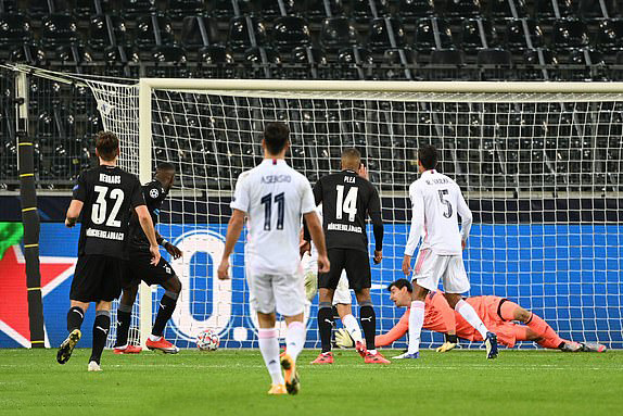 Ngược d&ograve;ng nghẹt thở tr&ecirc;n đất Đức, Real Madrid vẫn xếp ch&oacute;t bảng Champions League - Ảnh 5.