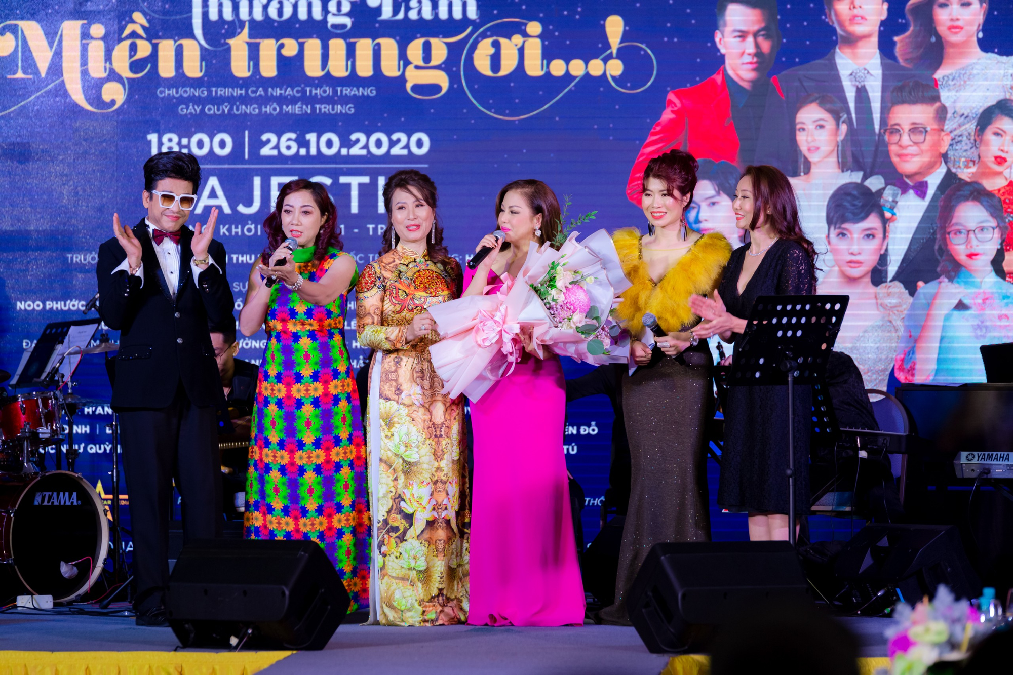MC Thanh Bạch v&agrave; Thi Thảo g&acirc;y x&uacute;c động trong đ&ecirc;m nhạc &ldquo;Thương lắm miền Trung ơi&rdquo; - Ảnh 6.