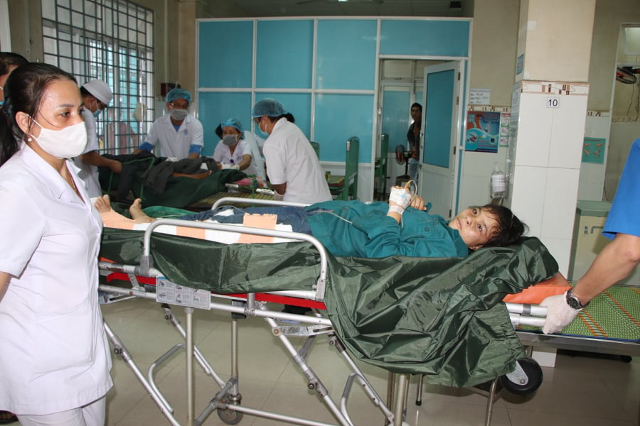 Vụ sạt lở n&uacute;i v&ugrave;i lấp ở x&atilde; Tr&agrave; Leng: Cứu sống được 33 người - Ảnh 8.