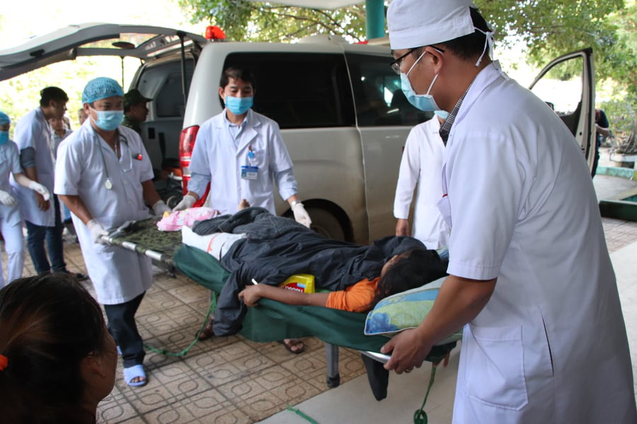 Vụ sạt lở n&uacute;i v&ugrave;i lấp ở x&atilde; Tr&agrave; Leng: Cứu sống được 33 người - Ảnh 9.