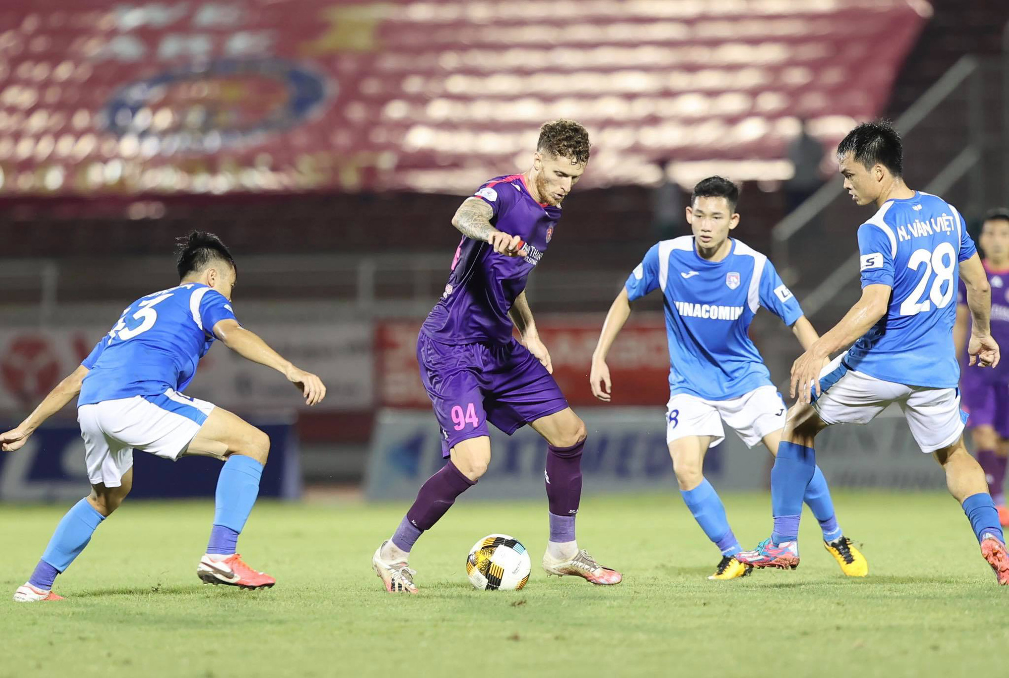 S&agrave;i G&ograve;n FC vượt mặt H&agrave; Nội FC - Ảnh 1.