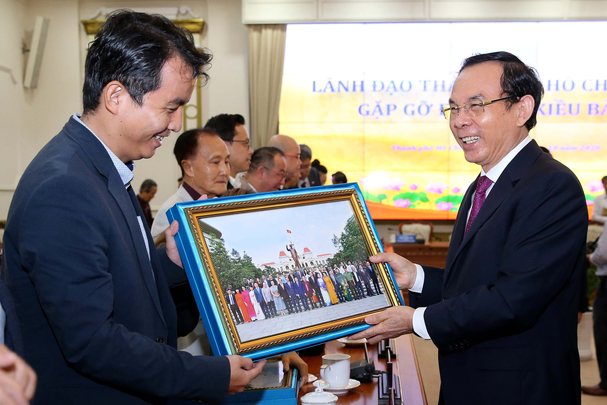 Lãnh đạo TP HCM "đặt hàng" kiều bào góp ý phát triển kinh tế TP