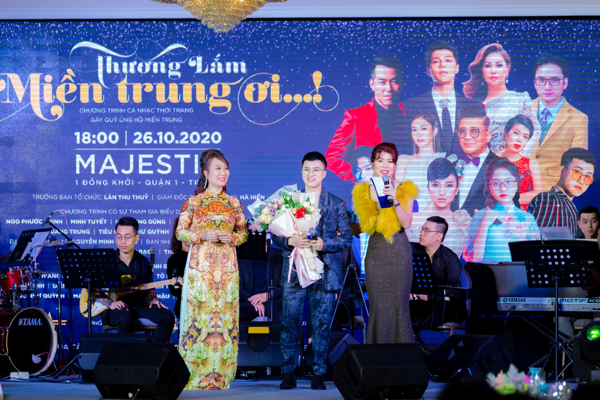 MC Thanh Bạch v&agrave; Thi Thảo g&acirc;y x&uacute;c động trong đ&ecirc;m nhạc &ldquo;Thương lắm miền Trung ơi&rdquo; - Ảnh 11.
