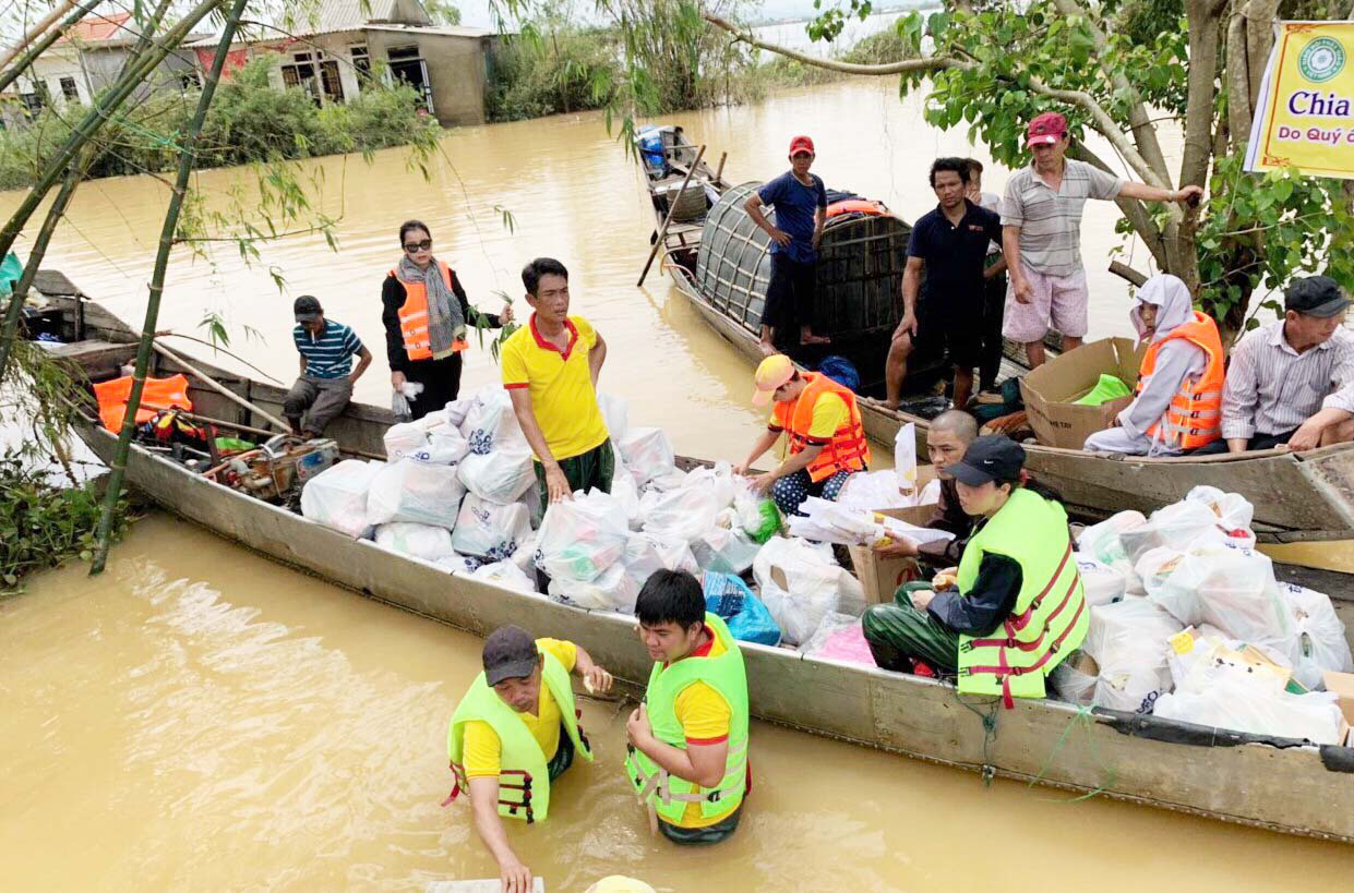 Tăng cường bán hàng trực tuyến mùa mưa bão