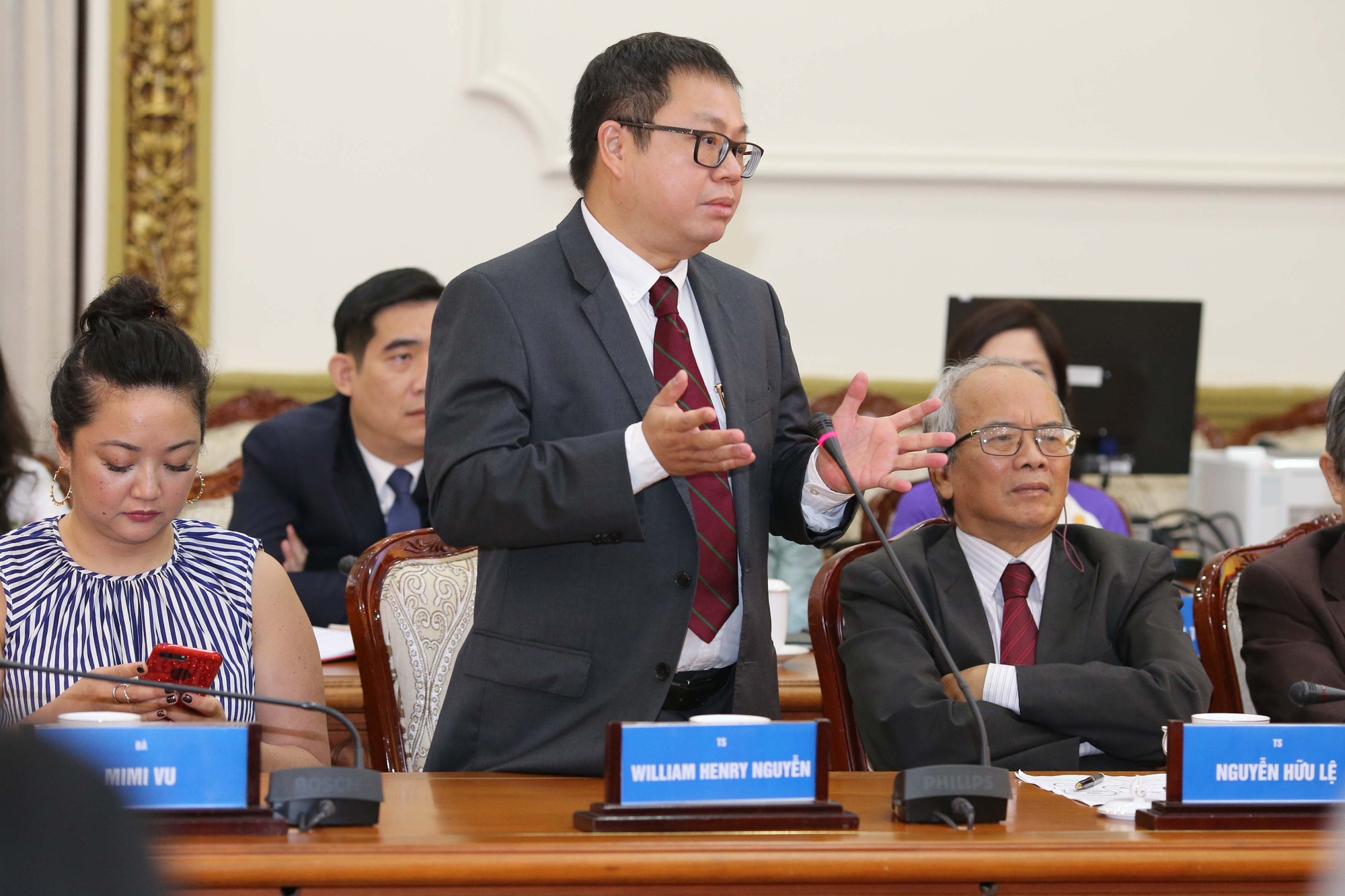 L&atilde;nh đạo TP HCM đặt h&agrave;ng kiều b&agrave;o g&oacute;p &yacute; ph&aacute;t triển kinh tế TP - Ảnh 4.
