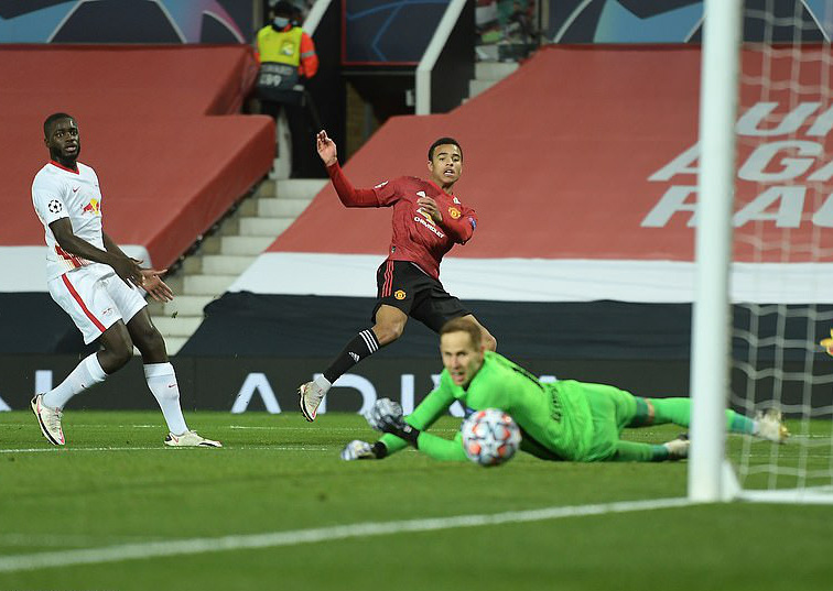 Rashford lập hat-trick v&agrave;ng, Man United v&ugrave;i dập b&ograve; đỏ RB Leipzig - Ảnh 3.