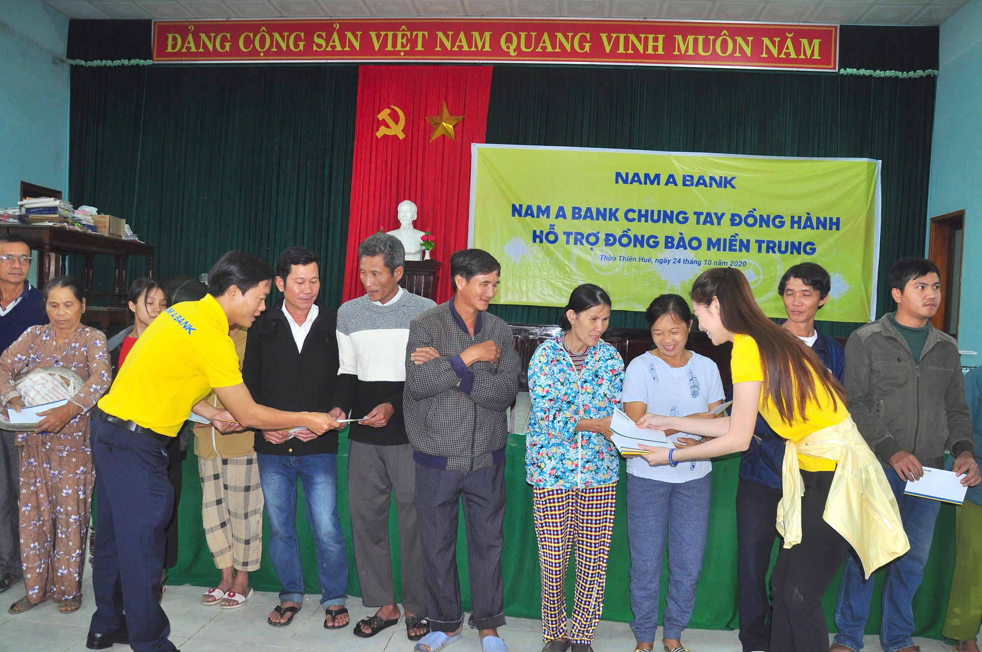 Nam A Bank chung tay hướng về miền Trung thân yêu - Ảnh 2.