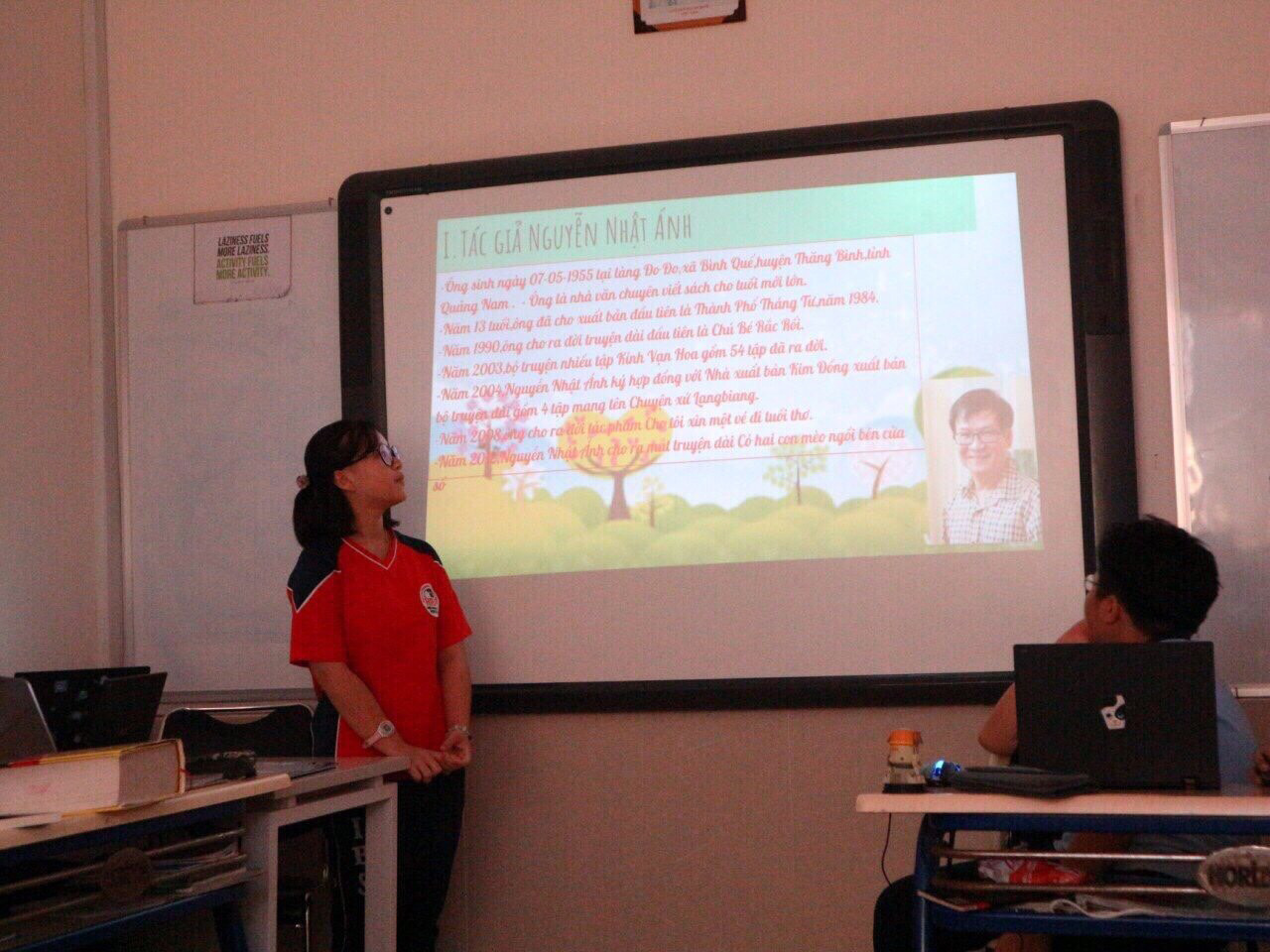 Cần lắm tiết đọc sách trong trường!