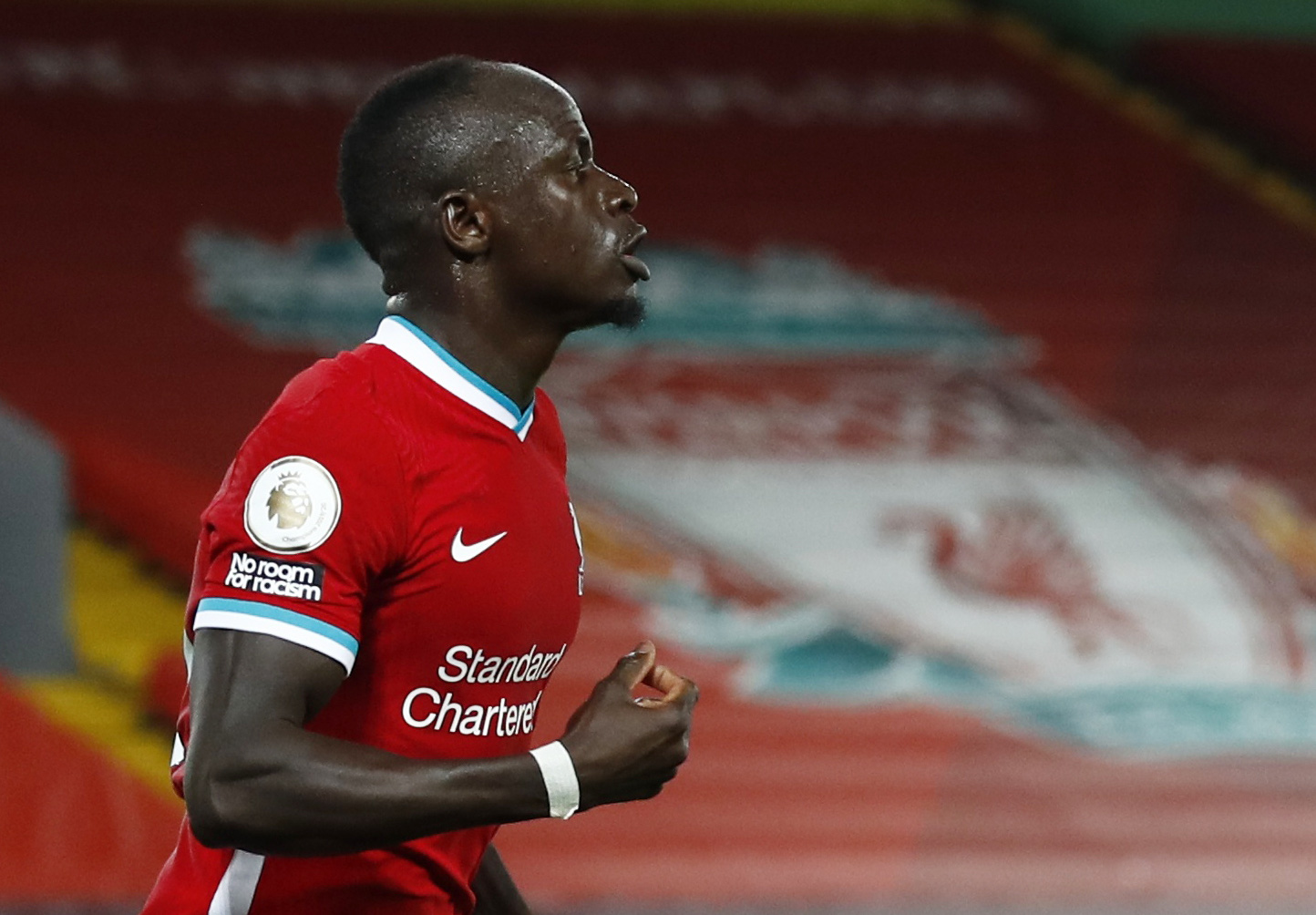 Sadio Mane mắc Covid-19, Liverpool lo lắng tột độ
