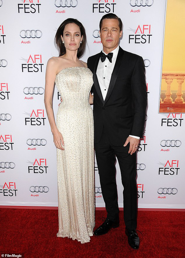 Angelina Jolie thất bại khi đ&ograve;i đổi thẩm ph&aacute;n xử ly h&ocirc;n Brad Pitt - Ảnh 2.