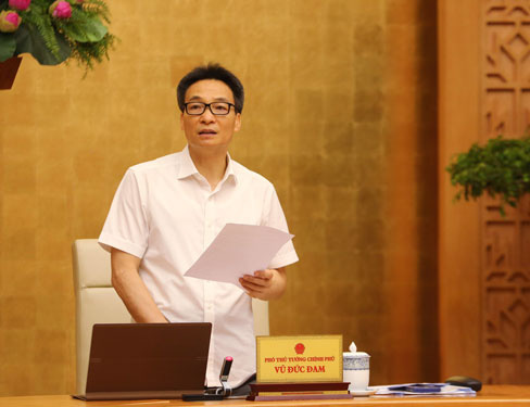 Xử nghiêm người vi phạm phòng chống Covid-19 - Ảnh 1.